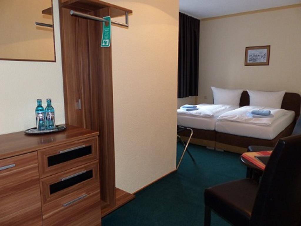 Hotel Friedchen Mit Eigener Fleischerei Artern Exterior foto